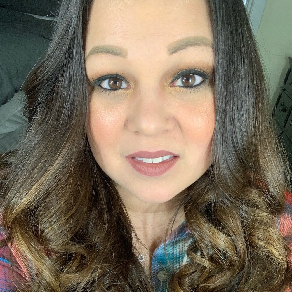 Meet your Posher, Cassandra